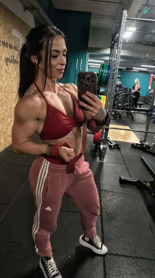 Sylwia at the gym in a red training outfit
